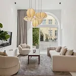 Central Apartment *